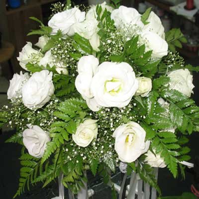 זר כלה ורדים לבנים ולוזיאנטוס לבן - פרחי ויולט