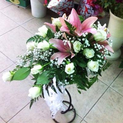 זר כלה נשפך עם ורדים - פרחי ויולט