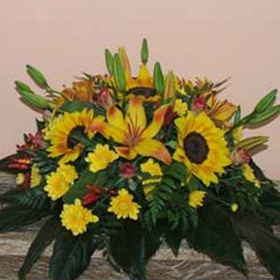 סידור שולחני בצבעים חמים - פרחים קוליברי