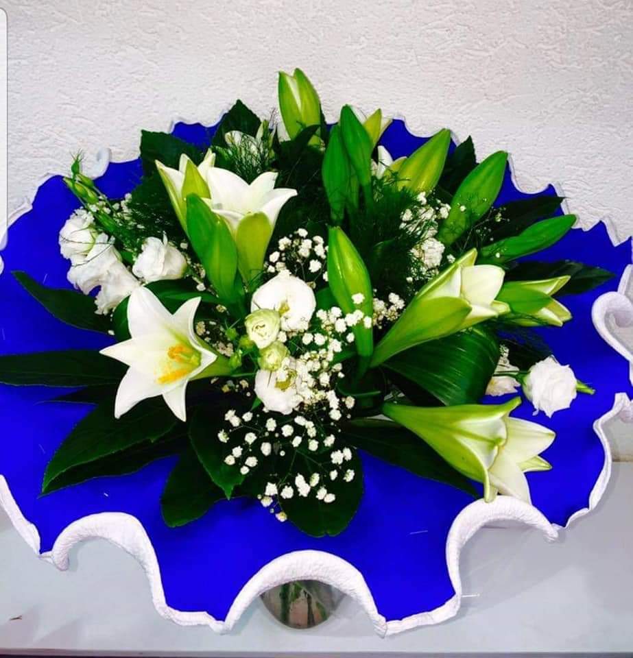 זר לבן עם נגיעות של סגול (2) - טוליפ