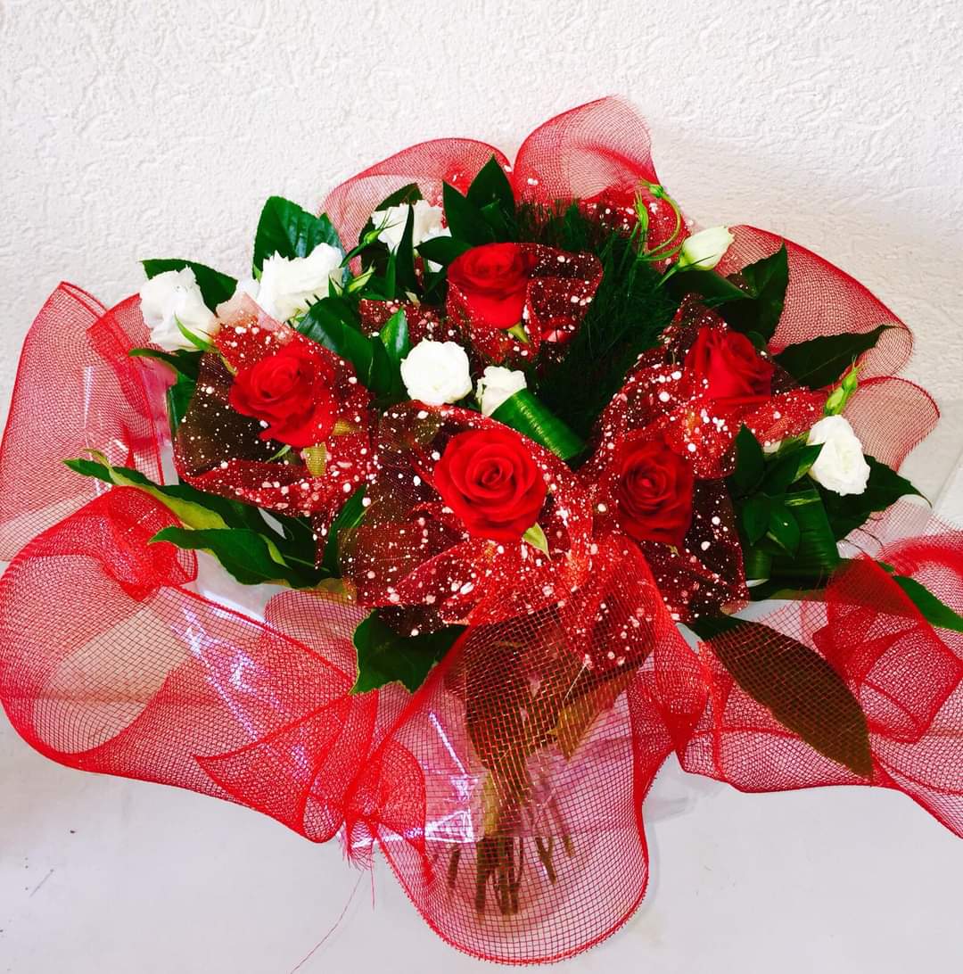 זר לבן עם נגיעות של סגול (2) - טוליפ