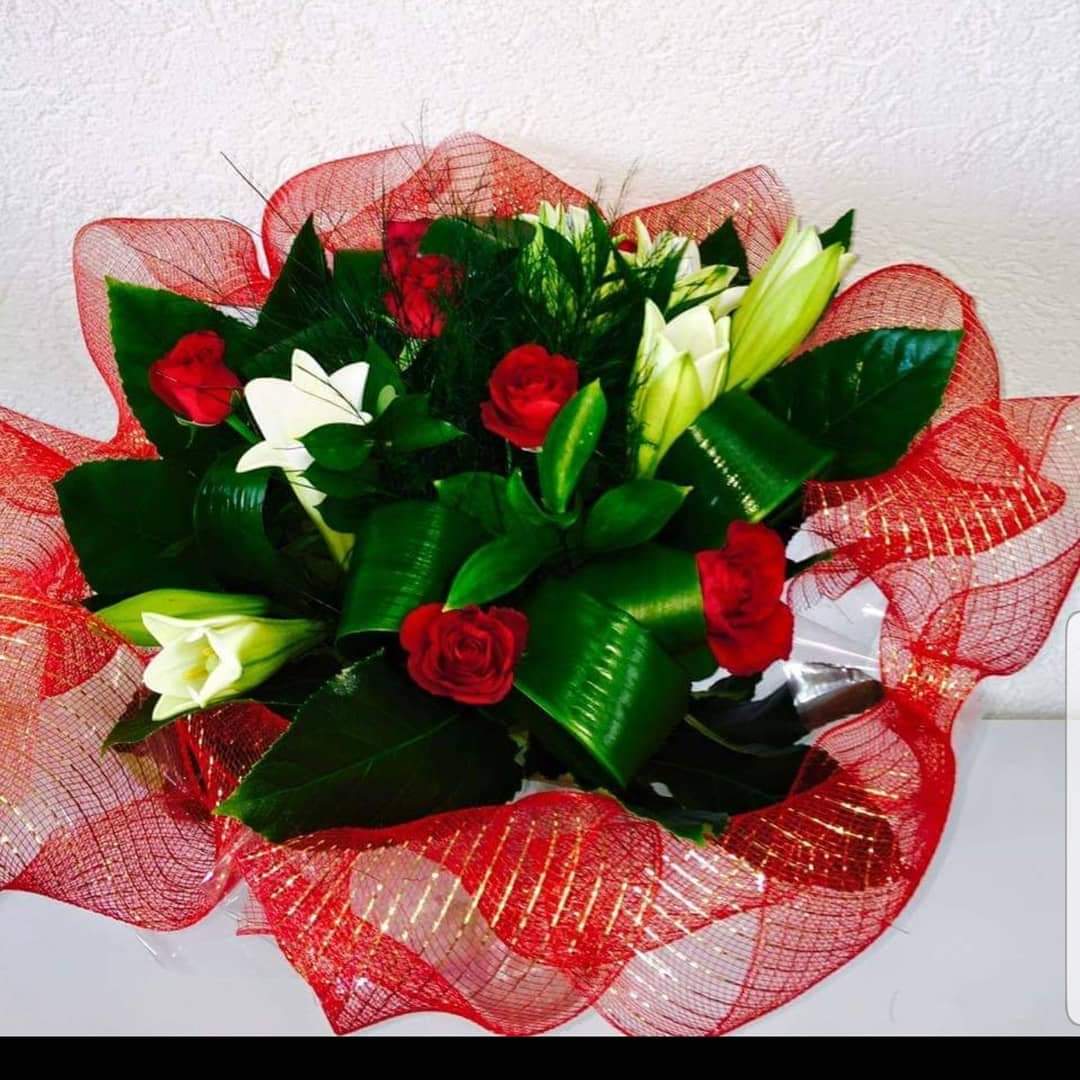 זר לבן עם נגיעות של סגול (2) - טוליפ