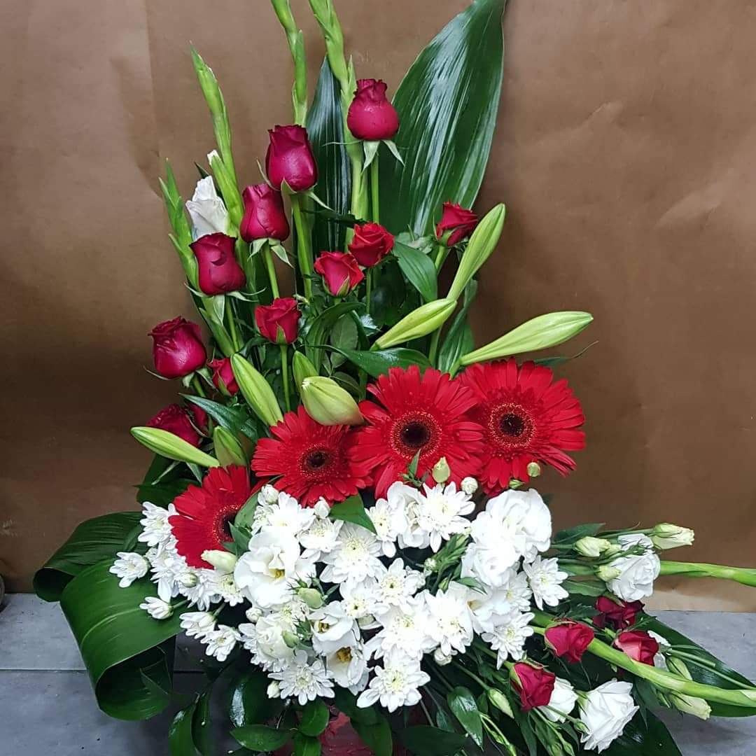 זר לבן עם נגיעות של סגול (2) - טוליפ