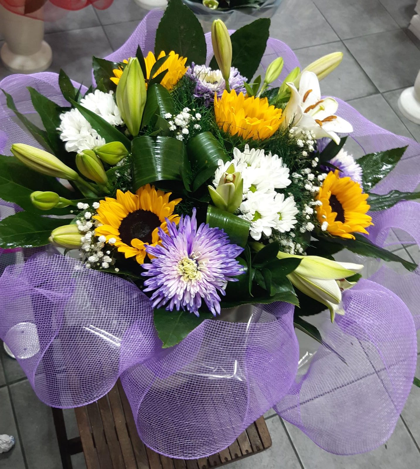 זר לבן עם נגיעות של סגול (2) - טוליפ