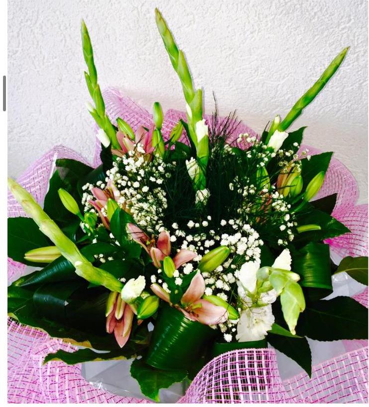 זר לבן עם נגיעות של סגול (2) - טוליפ